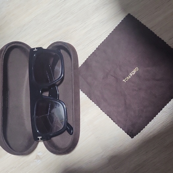 Tom Ford Sunglasses - Picture 3 of 6